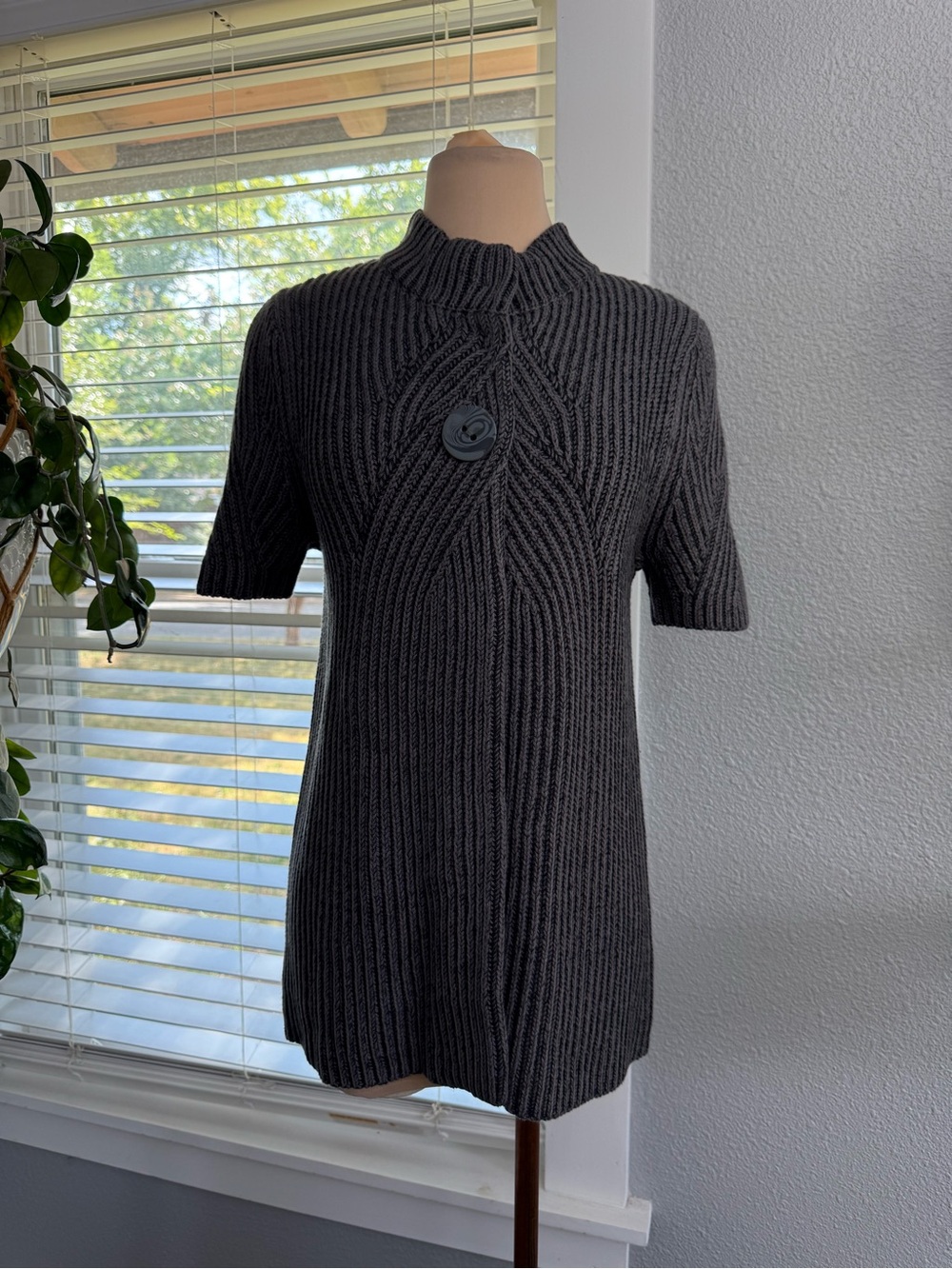 NWT Ribbed Knit Short Sleeve Sweater Size Large